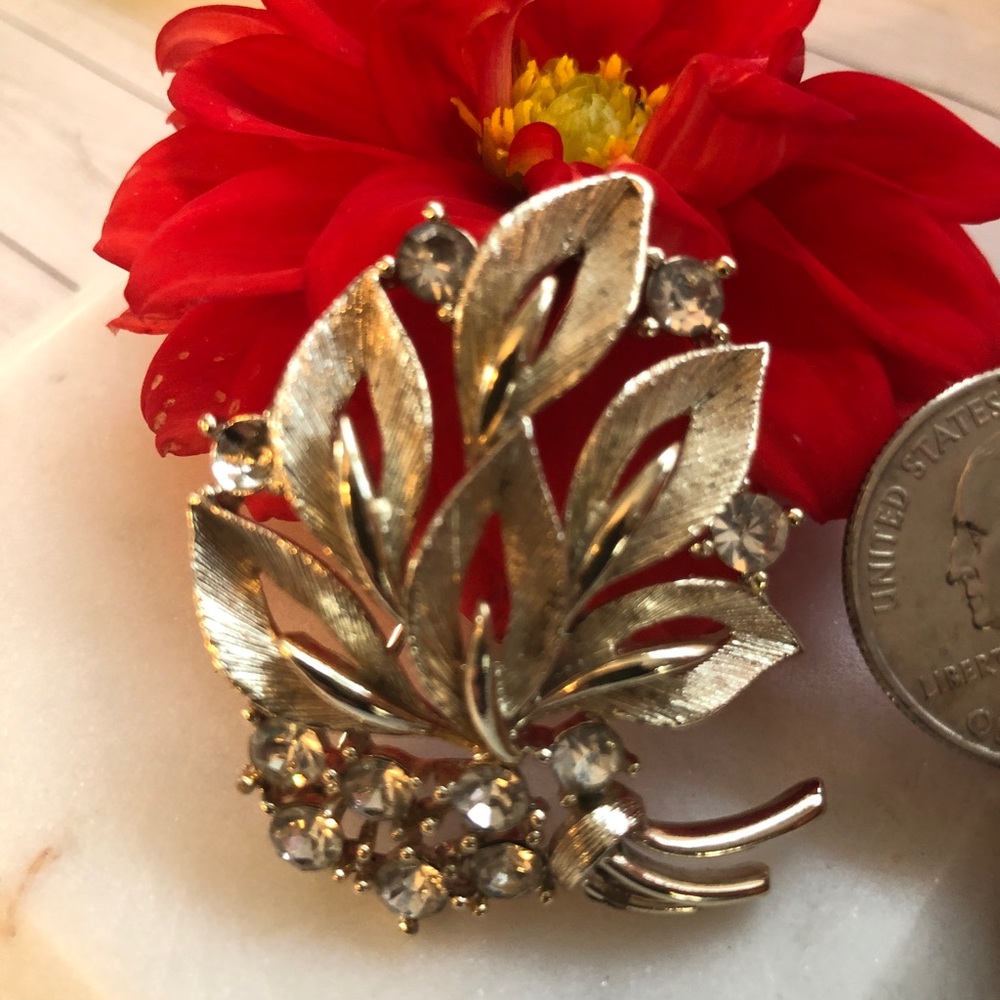 Vintage Leaf Rhinestone Accent Gold Tone Brooch Pin - Picture 5 of 6